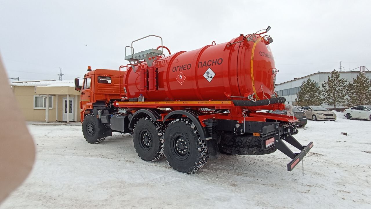 Автотопливозаправщик КАМАЗ-43118